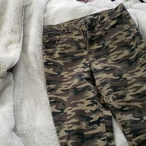 Camo print high rise skinny jeans